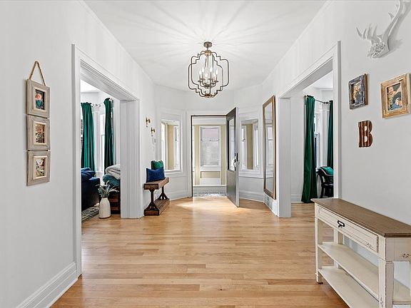 3rd image of 1833 Asbury Ave