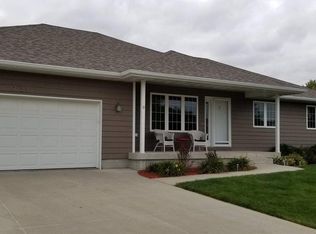 721 Prairie Blvd, Dakota Dunes, SD 57049
