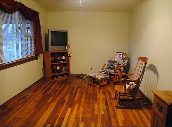 4th image of 813 Parkview Dr