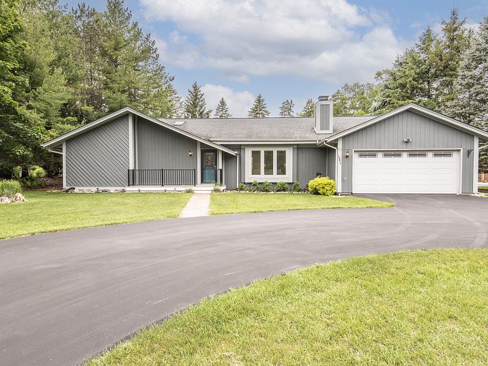 10811 North Sherwood DRIVE, Mequon, WI 53092 | Zillow