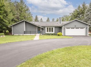 10811 N Sherwood Dr, Mequon, WI 53092