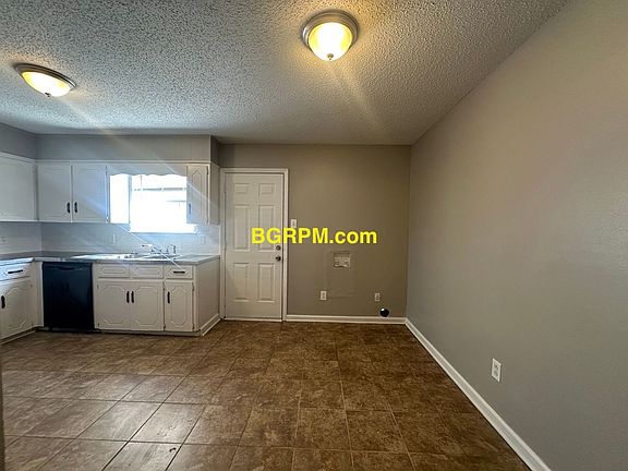 5th image of 1099 W Elm St Unit G