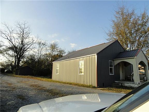 3rd image of 113 Burt St