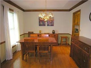 4th image of 1007 Amesbury Ave