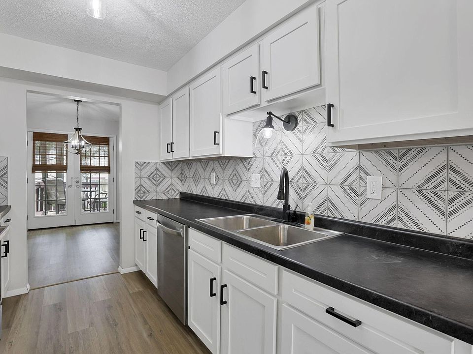 1st image of 882 Tamara Dr S