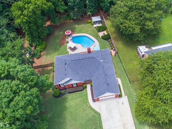 2nd image of 4009 Camary Dr SE