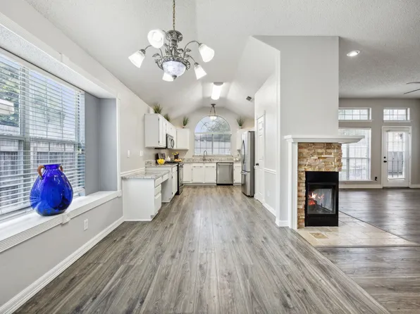 5207 Tennis Villa Dr, Arlington, TX 76017