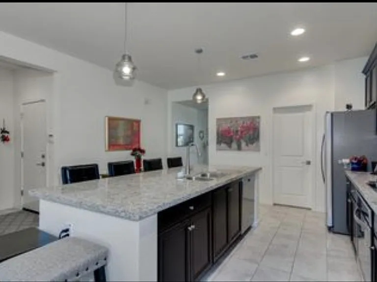 9817 W Southgate Ave — Photo 8