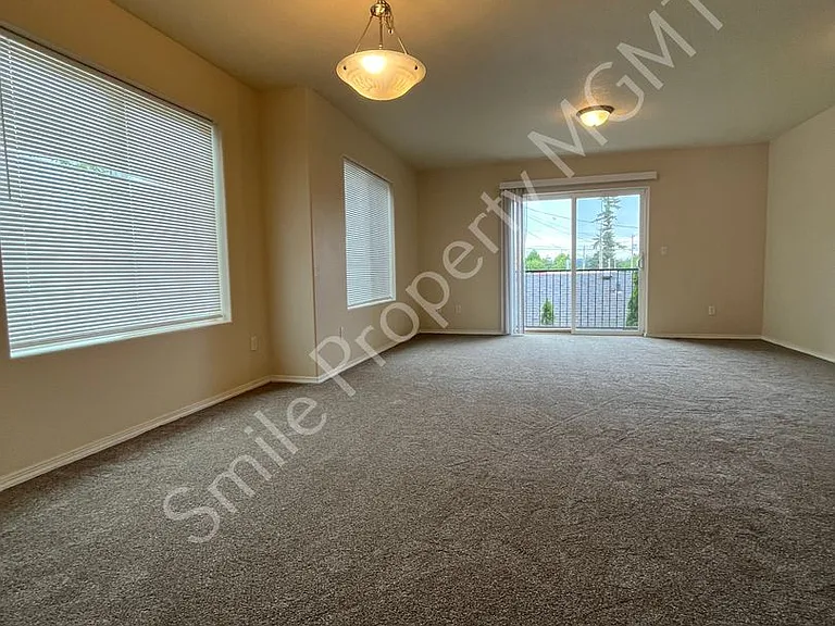13450 SE Division St — Photo 2