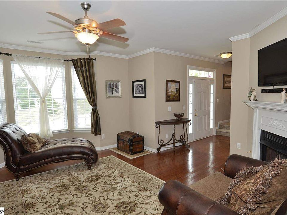 1st image of 203 Sandwort Ln