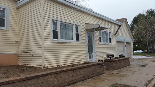 270 N One Street Ave Photo 1