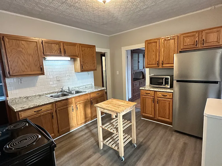 102-104 Allyn St #1 — Photo 6