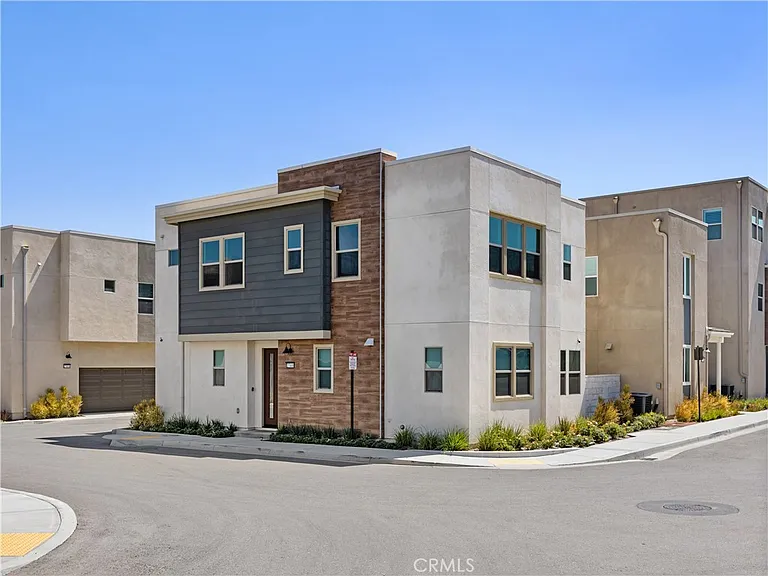 27448 Pioneer Ct — Photo 2