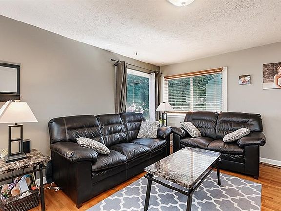 4th image of 2116 Fair Park Dr