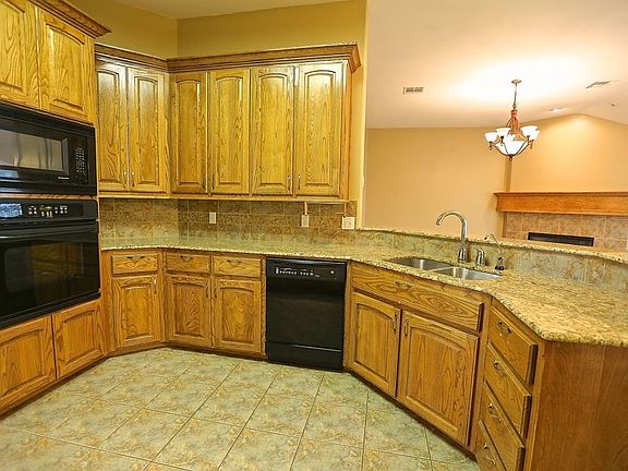 3rd image of 5604 Legacy Oaks Dr