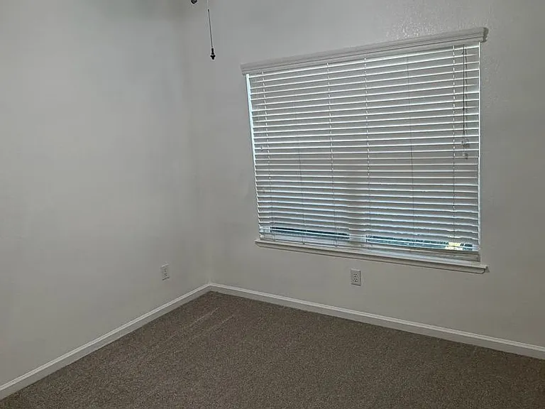 1339 Vine St — Photo 17