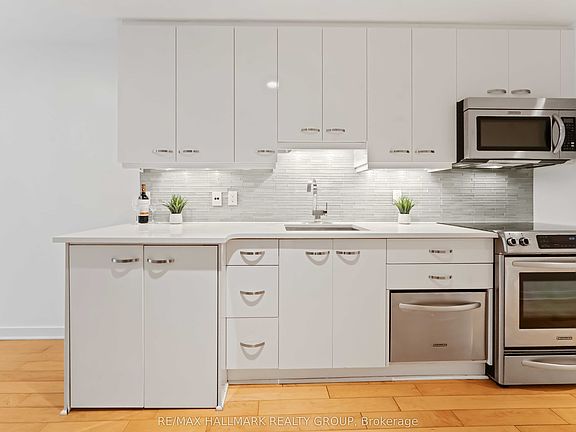 4th image of 202 Saint Patrick St #15
