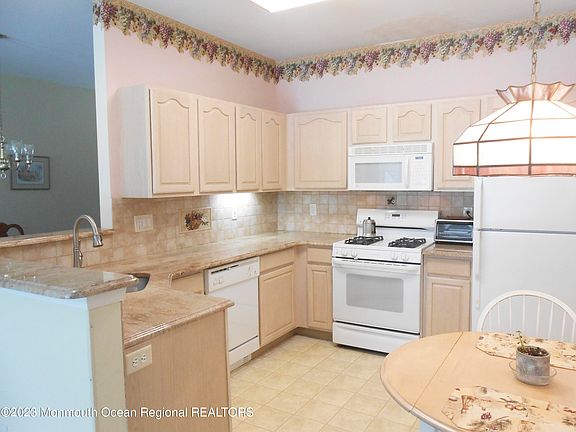 4th image of 10 Sunnybrook Lane