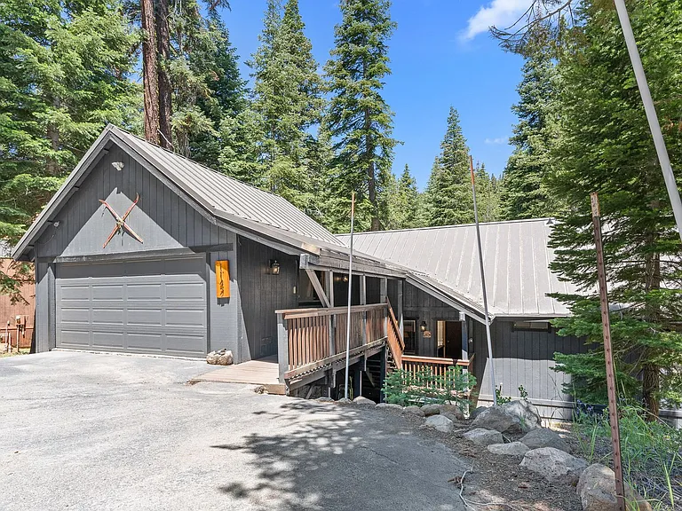 1142 Regency Way — Photo 1
