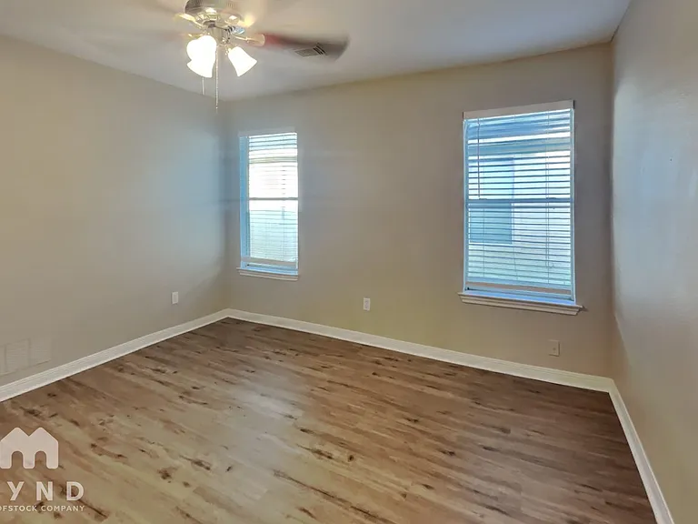 598 Orangewood Dr — Photo 13
