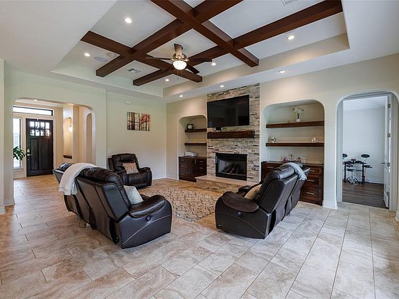 4th image of 161 Oak Bend Dr