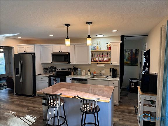 4th image of 319 Newdale Dr