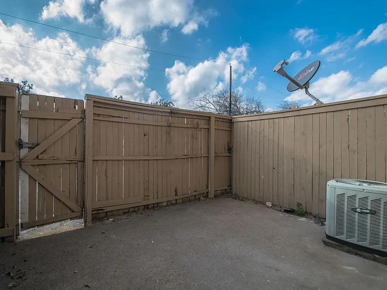 Huntington Townhomes — Photo 15