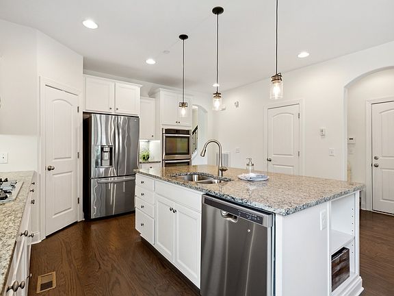 4th image of 8048 Warren Dr