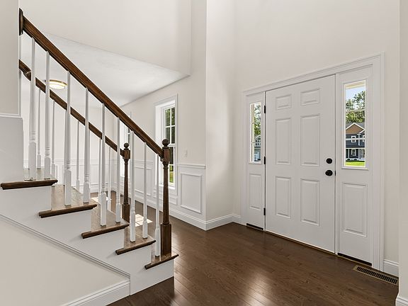 3rd image of 34 Gracey Way