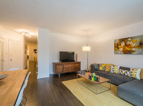 3rd image of 927 Hinman Ave #C