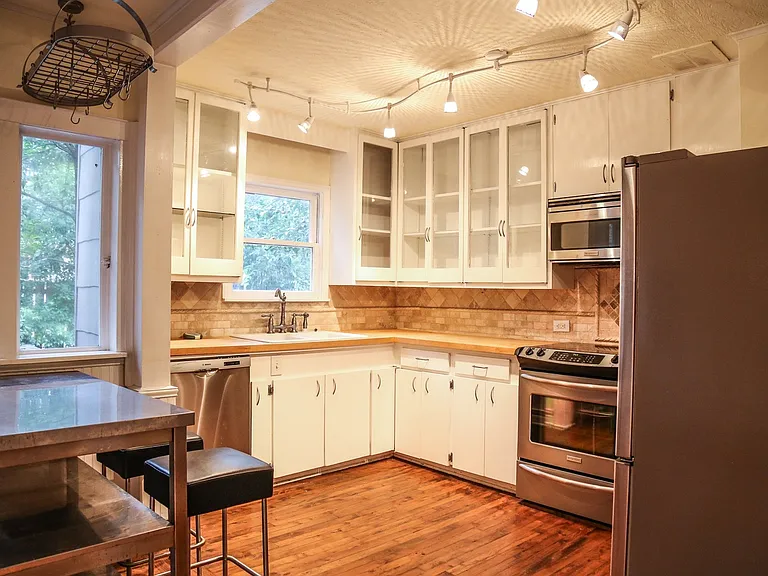 135 Tuxedo Ave — Photo 8