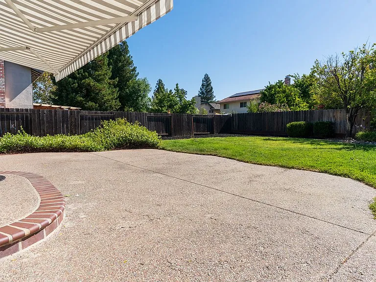 1359 Shade Oak Ln — Photo 14