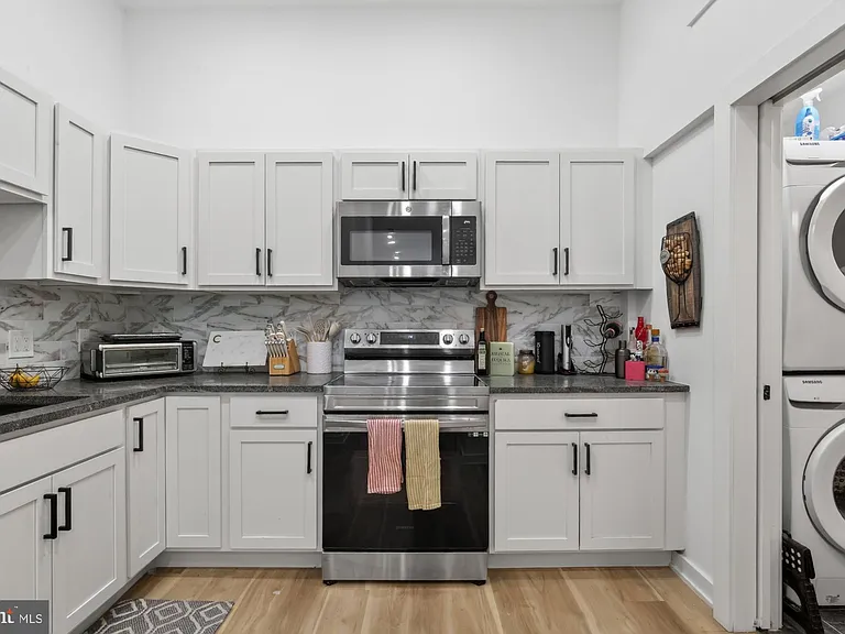 1415 Locust St #402 — Photo 8