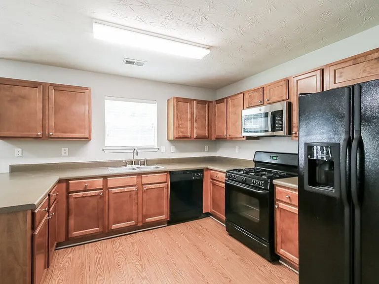 112 Garrison Ln — Photo 8