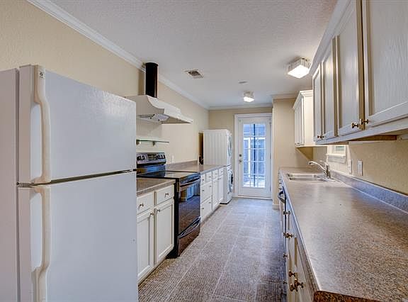 3rd image of 6713 Calmont Ave
