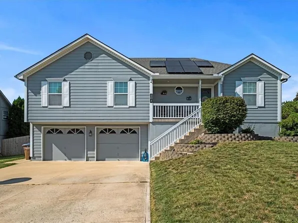 504 W Preakness Dr, Raymore, MO 64083