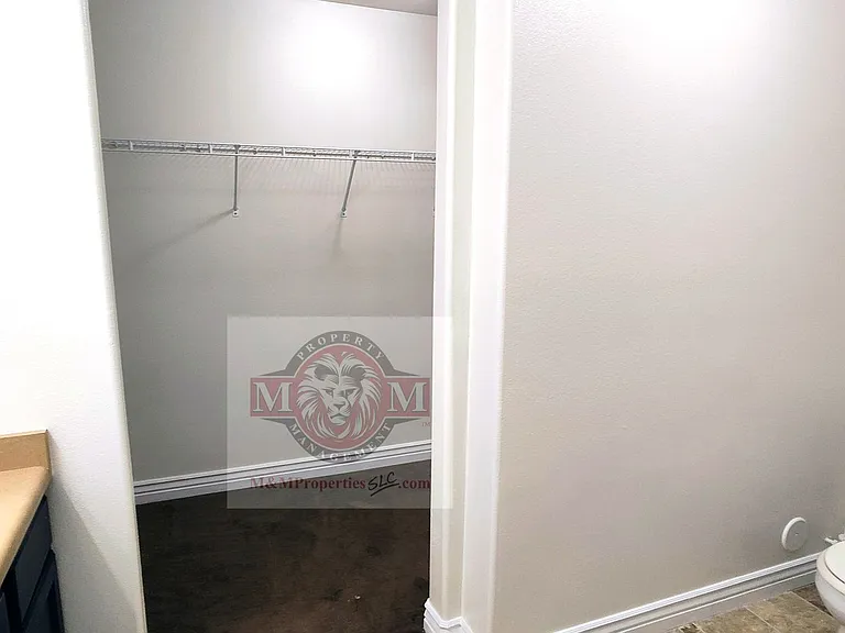 104 E Resaca Dr #E2 — Photo 10