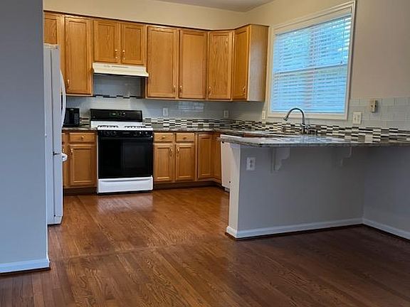 2nd image of 202 Waters Lndg
