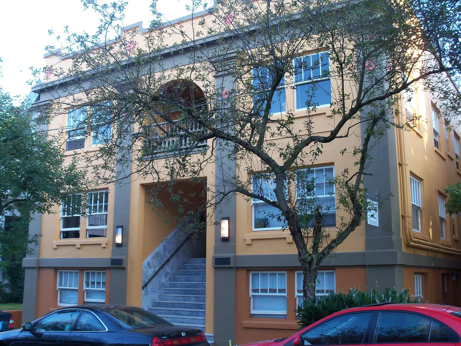 Flandora Apartments — Photo 1