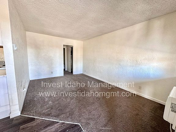 3rd image of 222 S Jackson St #G