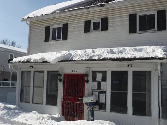309 Dewey Ave photo 1