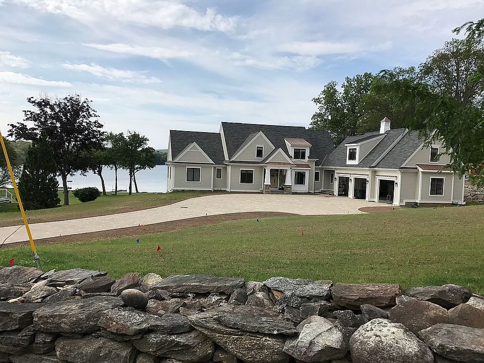 2nd image of 17 Old Cider Mill Ln