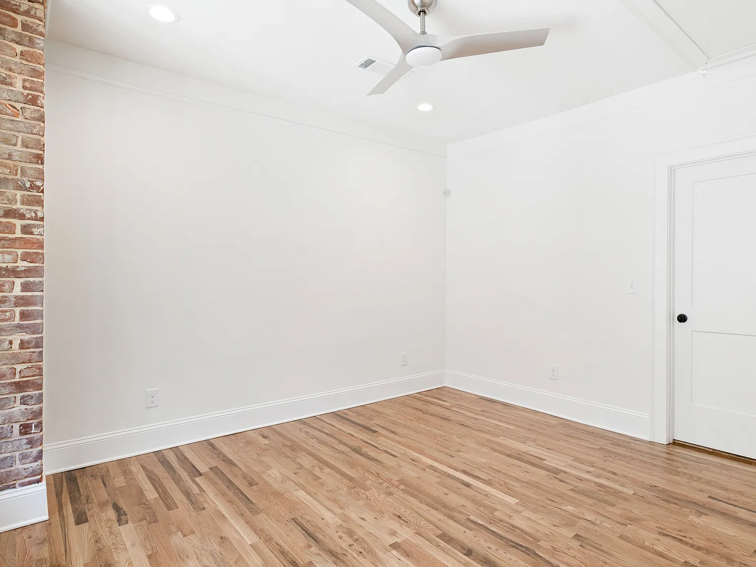 512 Ralph McGill Boulevard Northeast - 4 — Photo 2