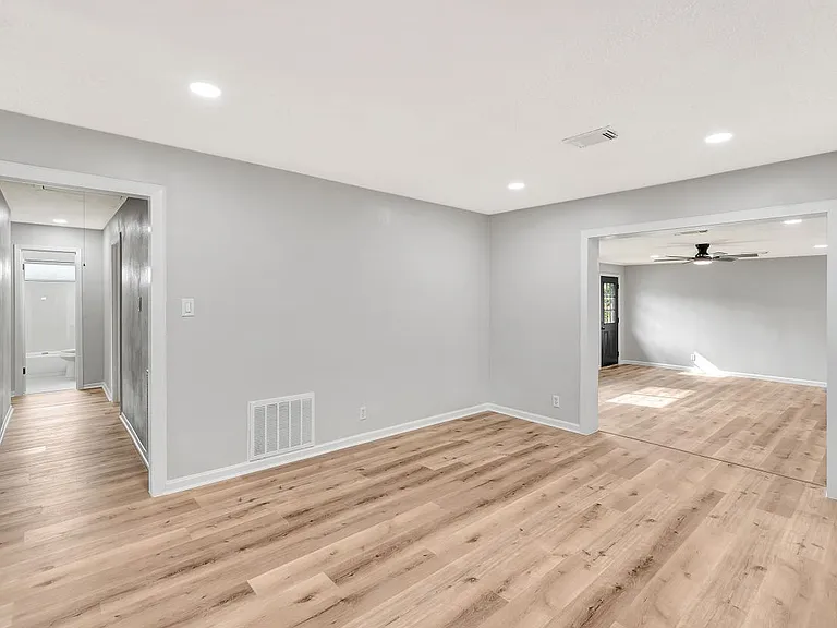 704 Teabury St — Photo 10