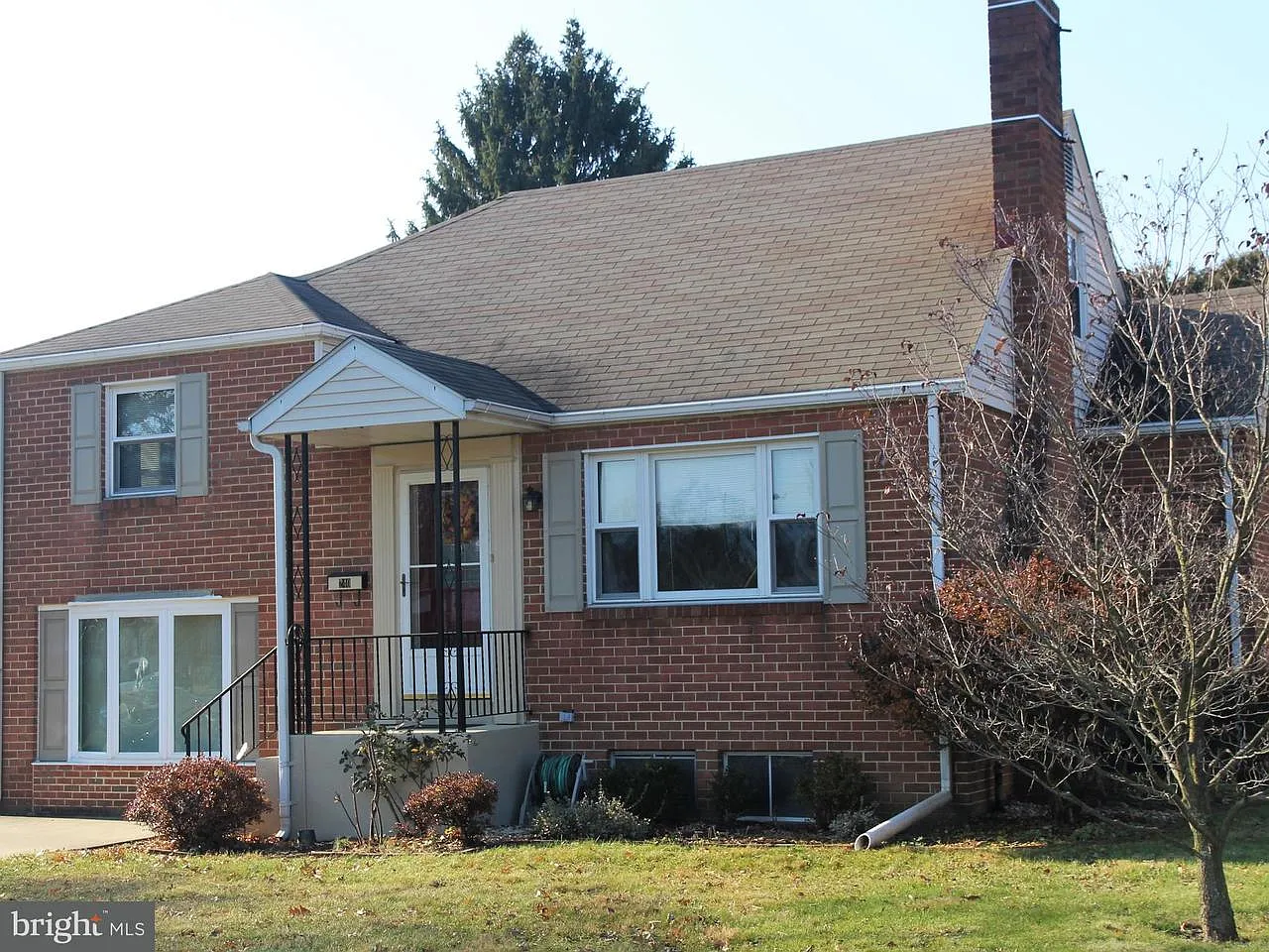 240 Rosewood Ln photo 1