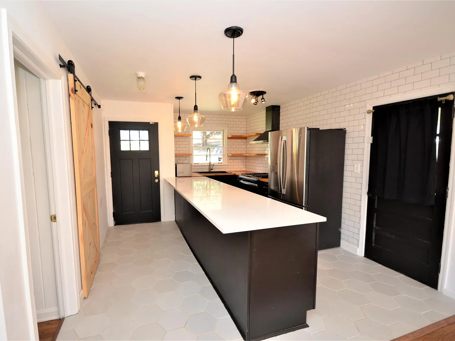 3 bed, 1.5 bath, 1186 sqft, $2,395 — Photo 1