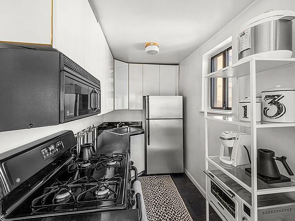 5th image of 259 Elizabeth St APT 5D