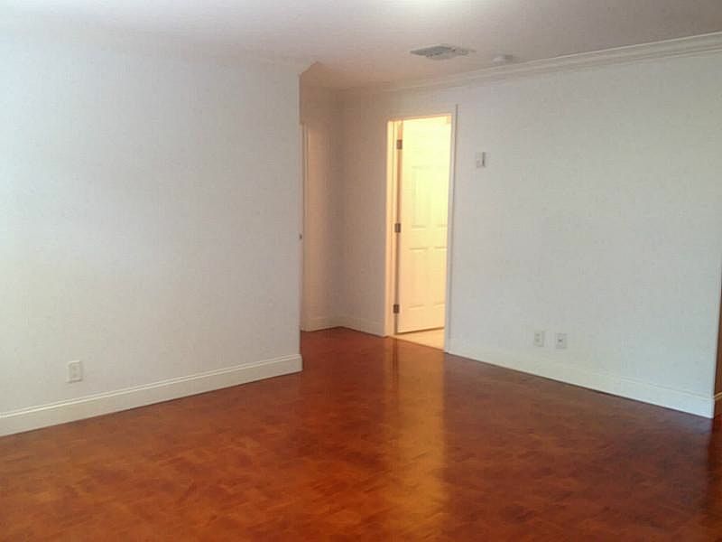 1st image of 3156 Mary St