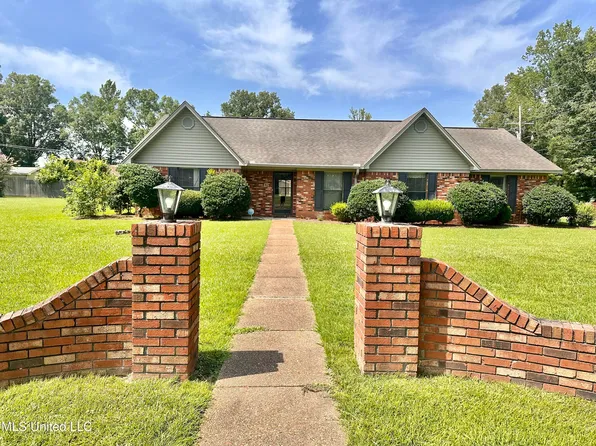 18 Nash Dr, Grenada, MS 38901