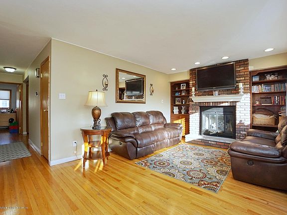 4th image of 93 Pacific Ave